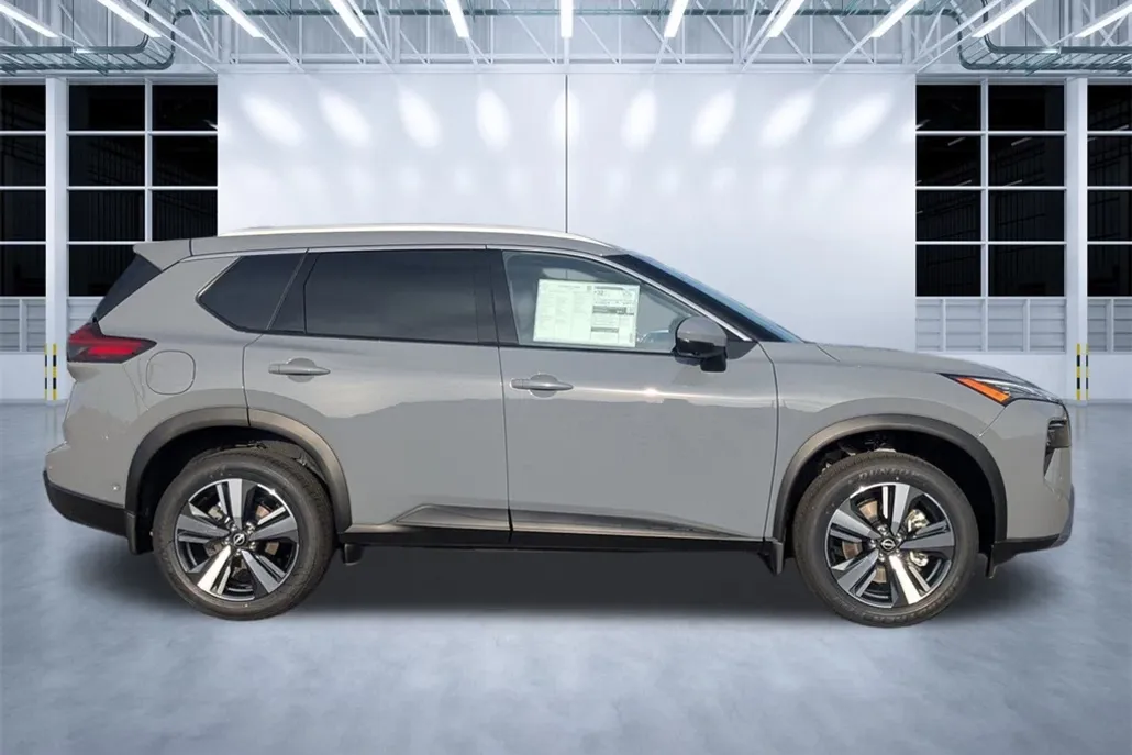 2025 Nissan Rogue SL photo 1