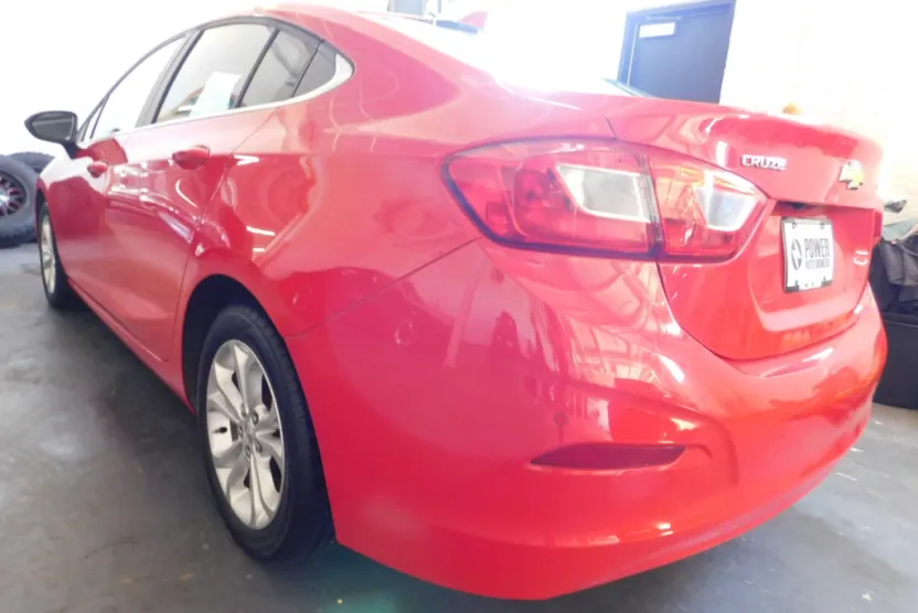 2019 Chevrolet Cruze LT photo 1