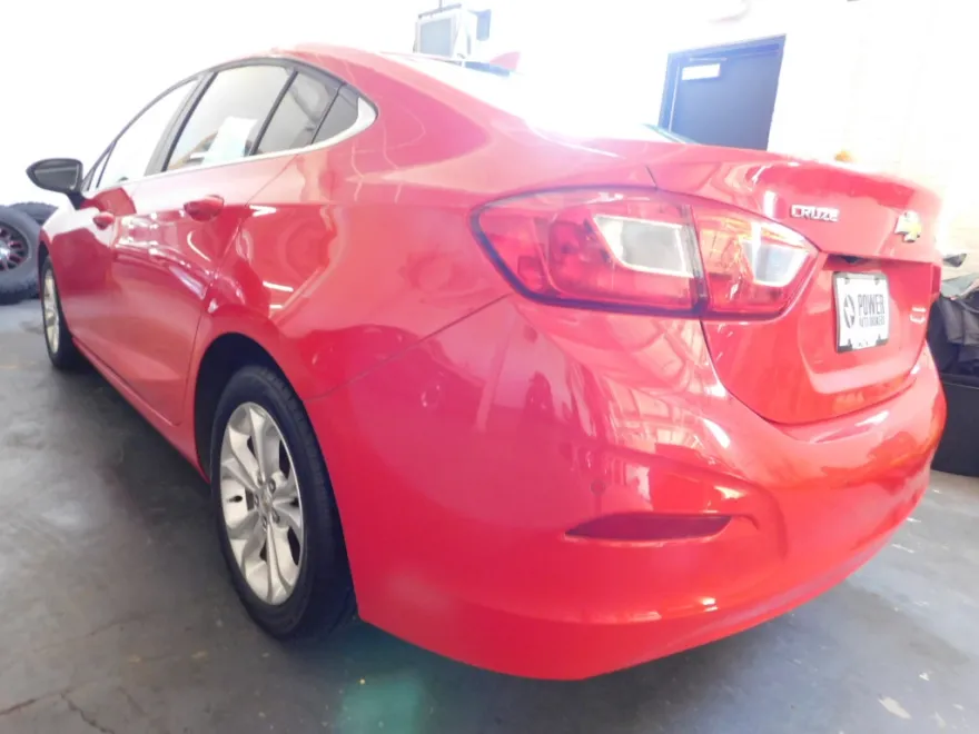 2019 Chevrolet Cruze LT photo 1
