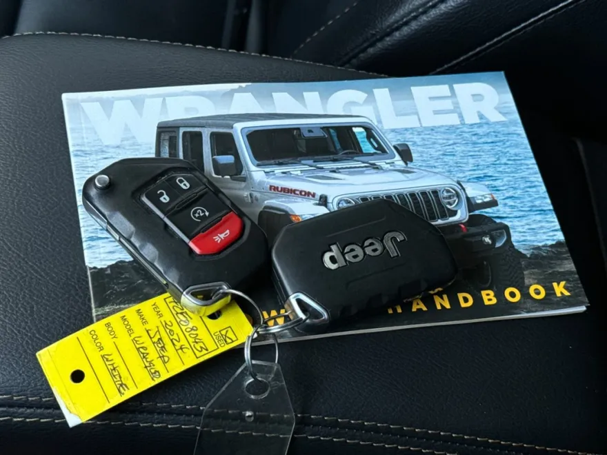 2024 Jeep Wrangler Sahara 4xe photo 10