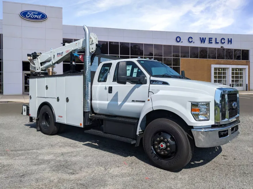 2024 Ford F-750 Base photo 1