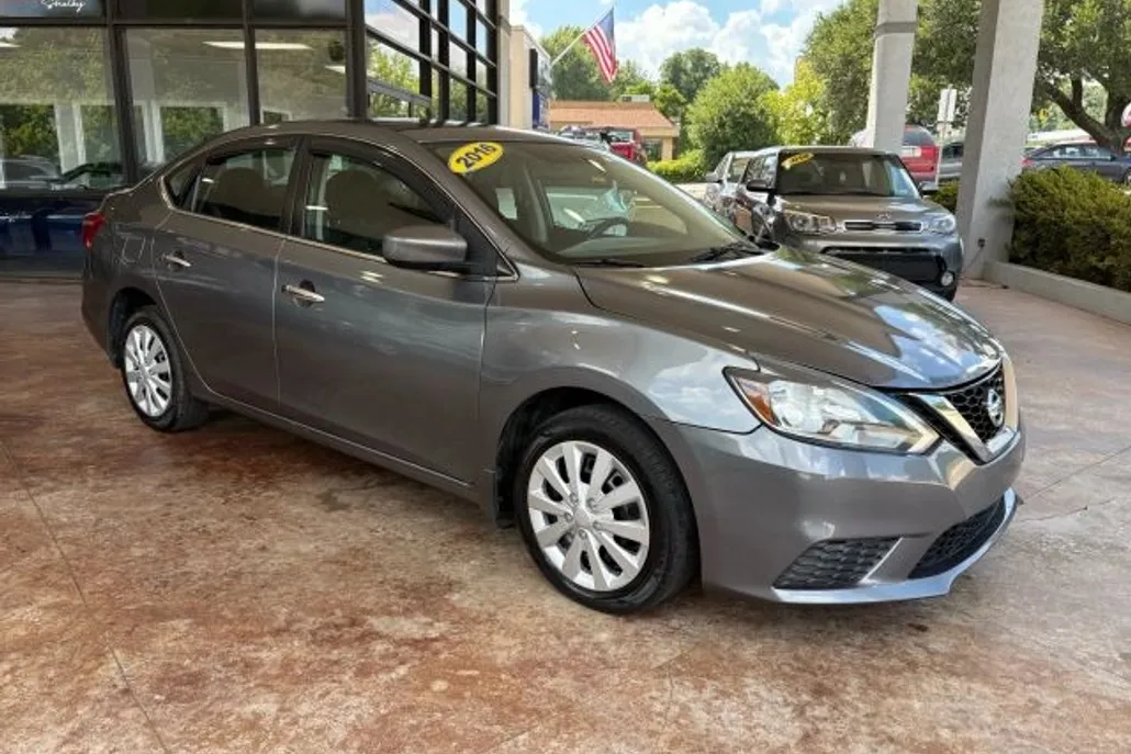 2016 Nissan Sentra photo 1