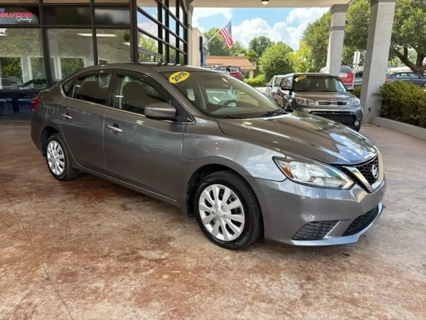 2016 Nissan Sentra photo 1