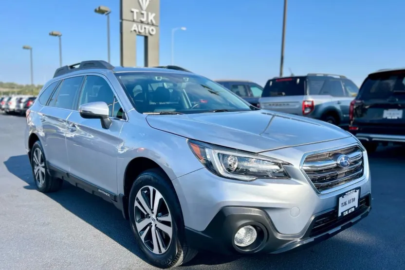 2018 Subaru Outback 2.5i Limited photo 1