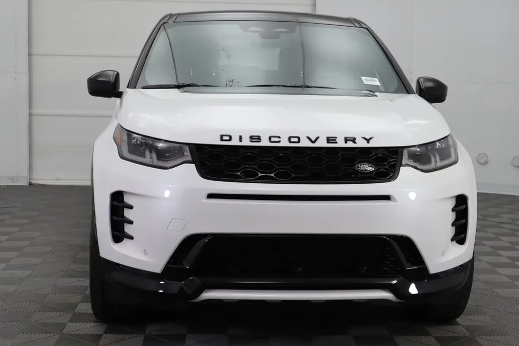 2024 Land Rover Discovery Sport SE photo 1