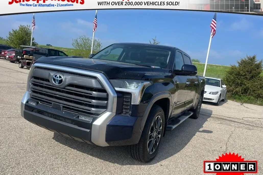 2022 Toyota Tundra Limited photo 1