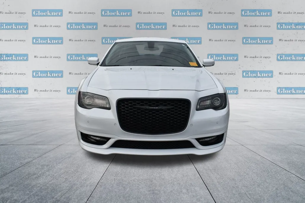 2022 Chrysler 300 Touring L photo 1