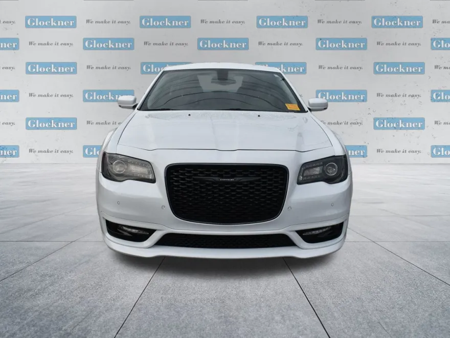 2022 Chrysler 300 Touring L photo 1
