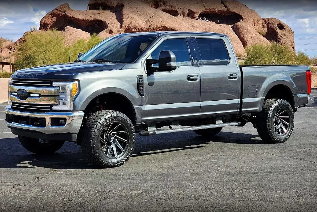 2017 Ford F-250 Lariat photo 1