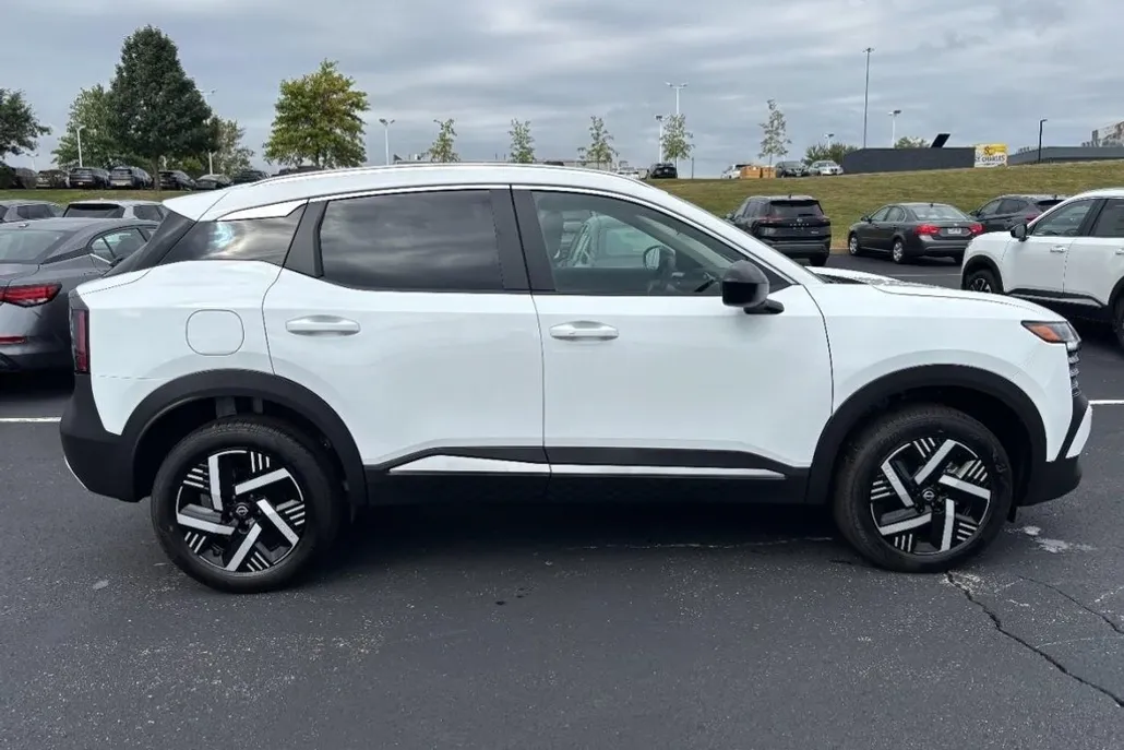 2026 Nissan Kicks SV photo 1