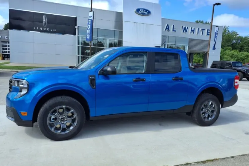 2025 Ford Maverick XLT photo 1
