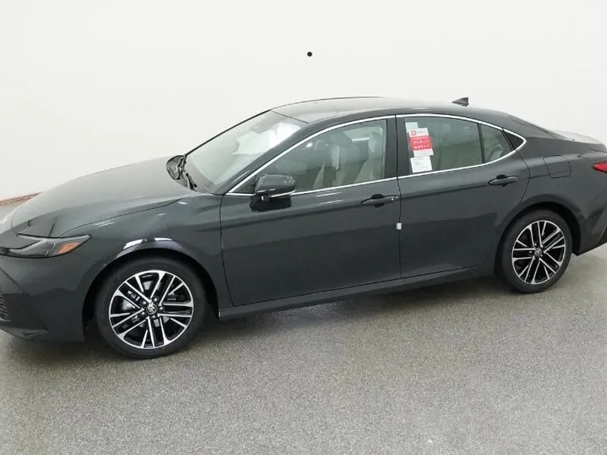2026 Toyota Camry XLE photo 1