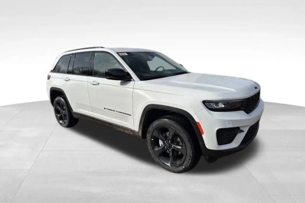 2025 Jeep Grand Cherokee Altitude photo 1