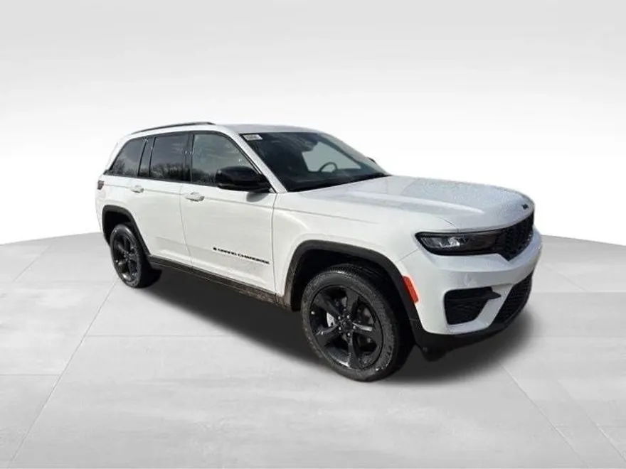 2025 Jeep Grand Cherokee Altitude photo 1