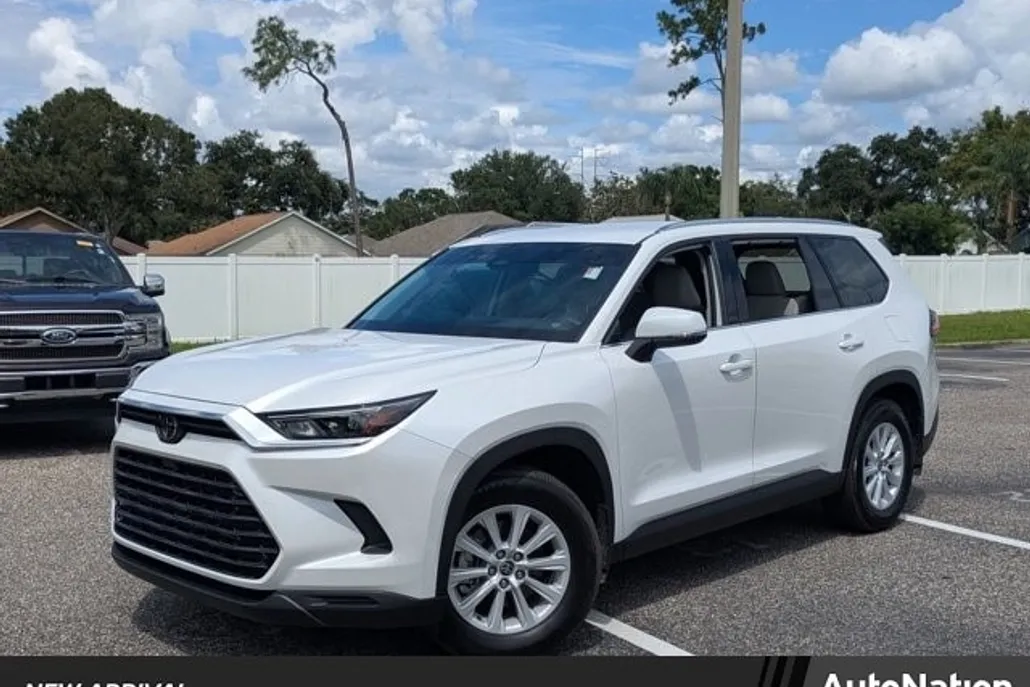 2024 Toyota Grand Highlander XLE photo 1