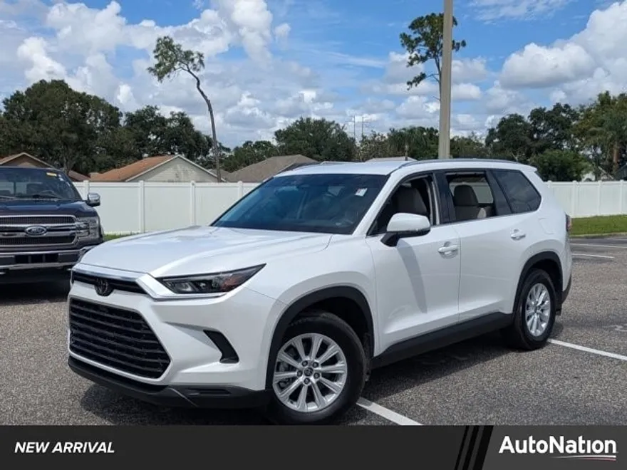 2024 Toyota Grand Highlander XLE photo 1