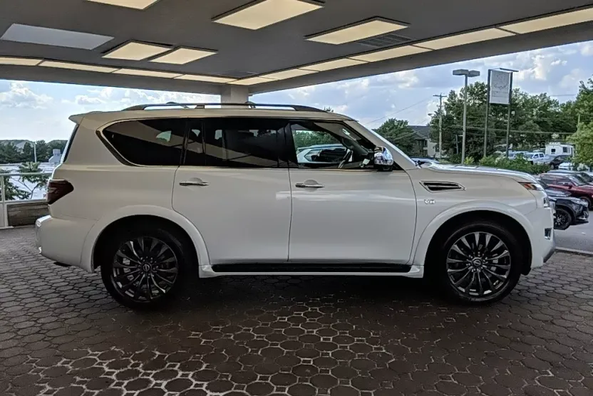 2022 Nissan Armada Platinum photo 1