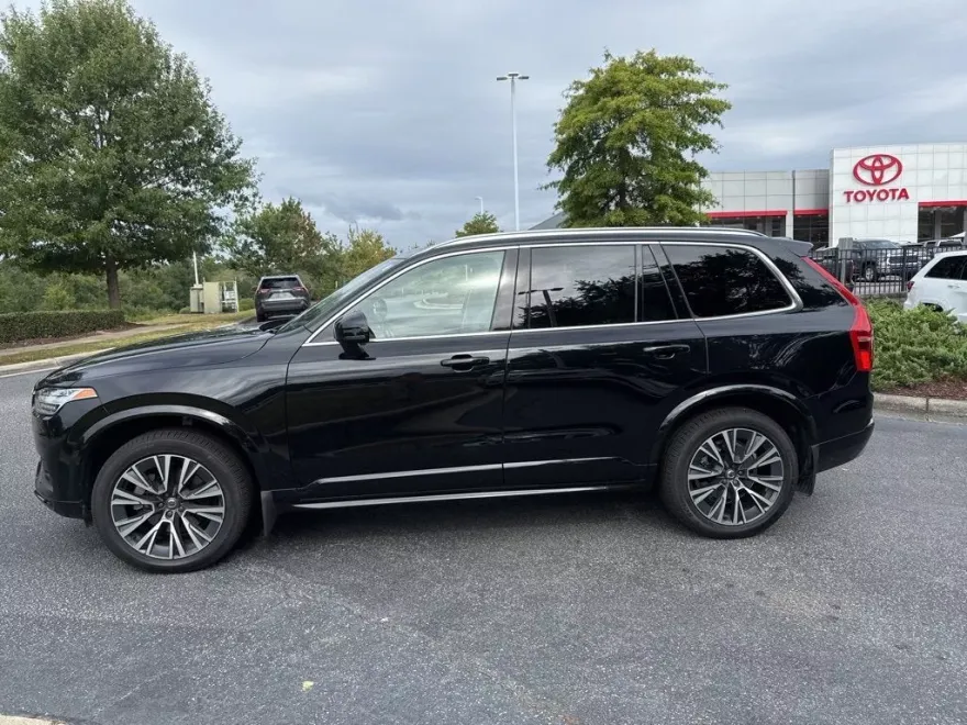 2022 Volvo XC90 T6 AWD Momentum photo 1