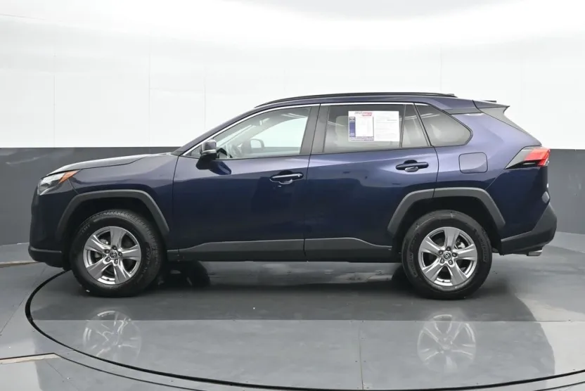 2023 Toyota RAV4 XLE photo 1