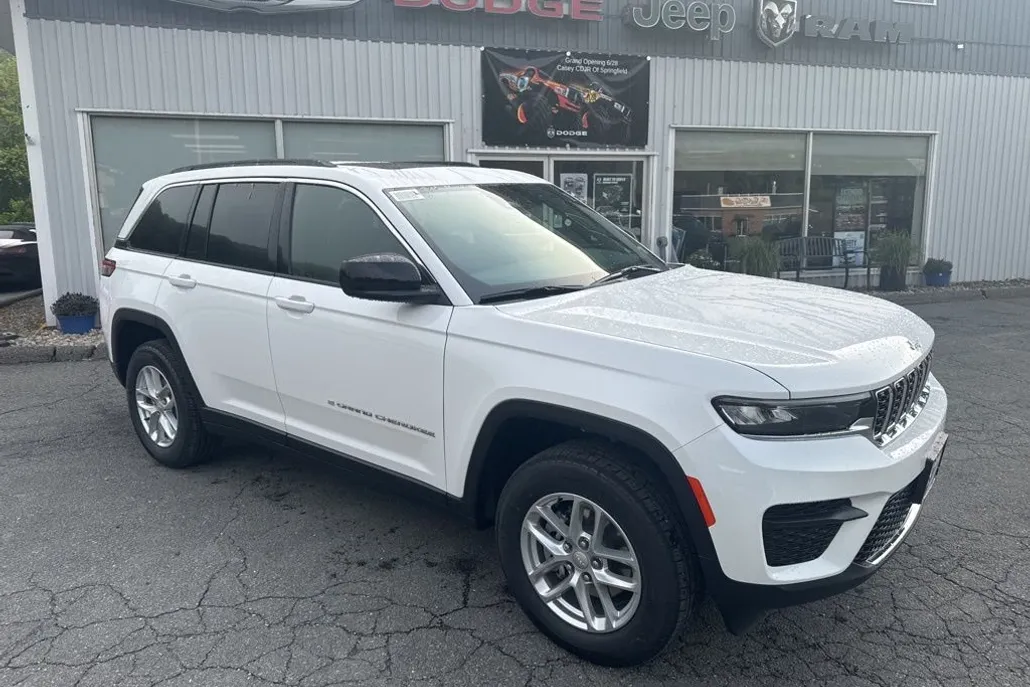 2025 Jeep Grand Cherokee Laredo photo 1