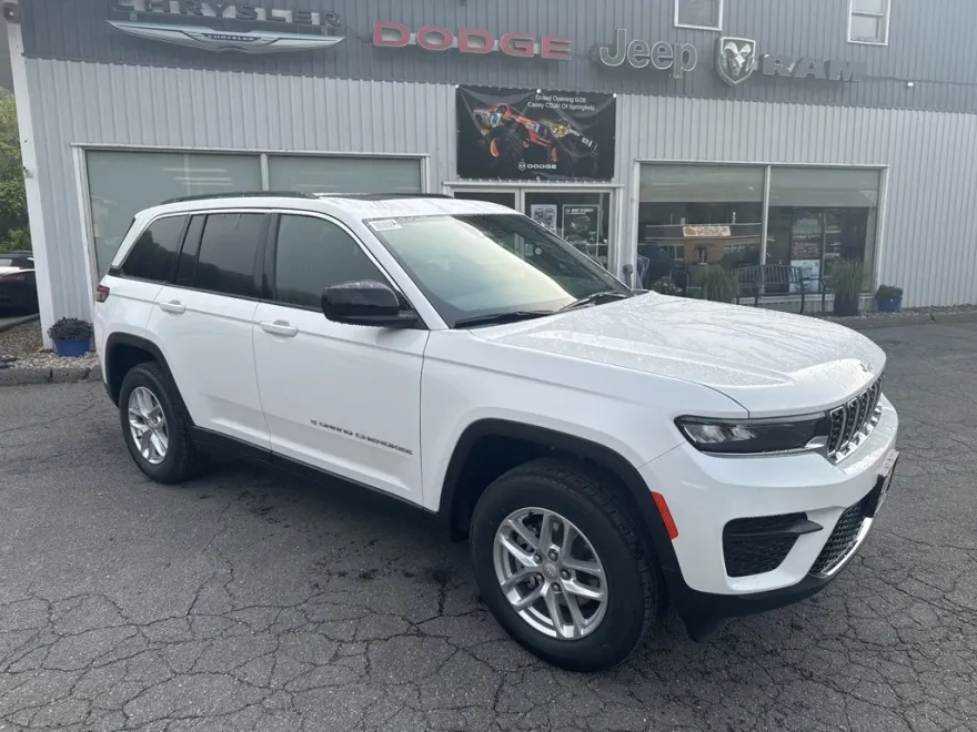 2025 Jeep Grand Cherokee Laredo photo 1