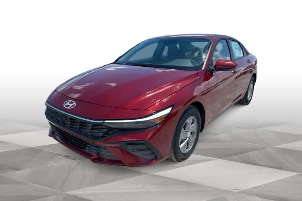2025 Hyundai Elantra SE photo 1
