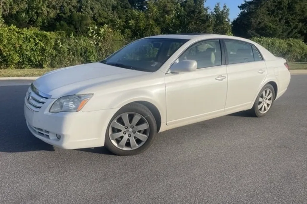2005 Toyota Avalon XLS photo 1