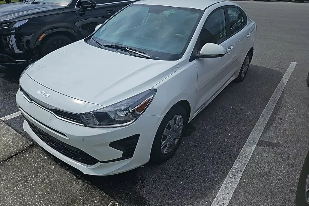 2023 Kia Rio LX photo 1