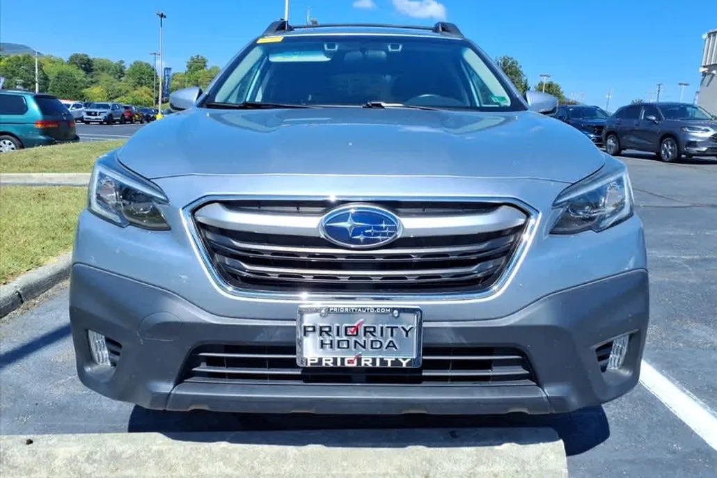 2020 Subaru Outback Premium photo 1