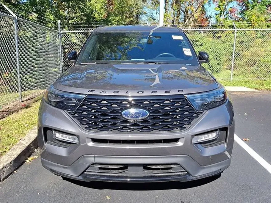 2022 Ford Explorer ST-Line photo 1