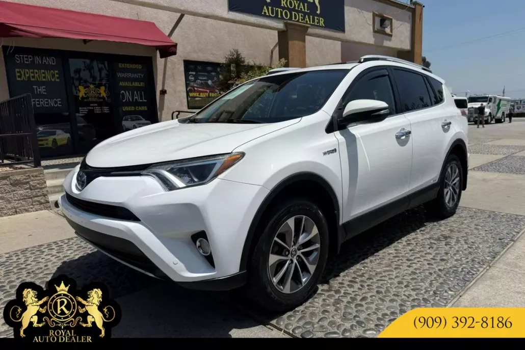 2016 Toyota RAV4 Hybrid XLE photo 1