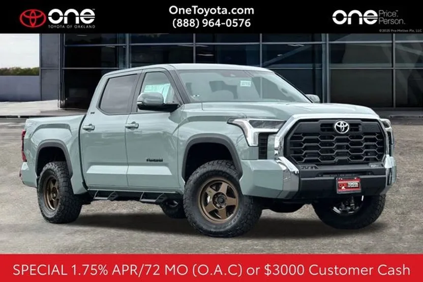 2025 Toyota Tundra SR5 CrewMax photo 1