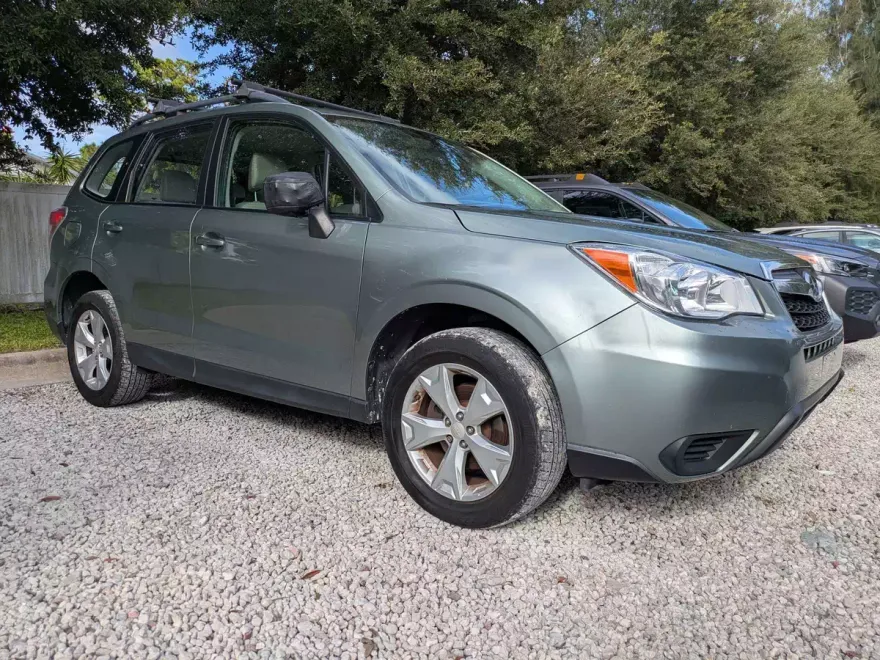 2016 Subaru Forester 2.5i photo 1