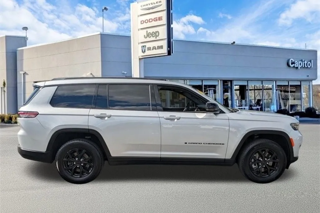 2024 Jeep Grand Cherokee Altitude photo 1
