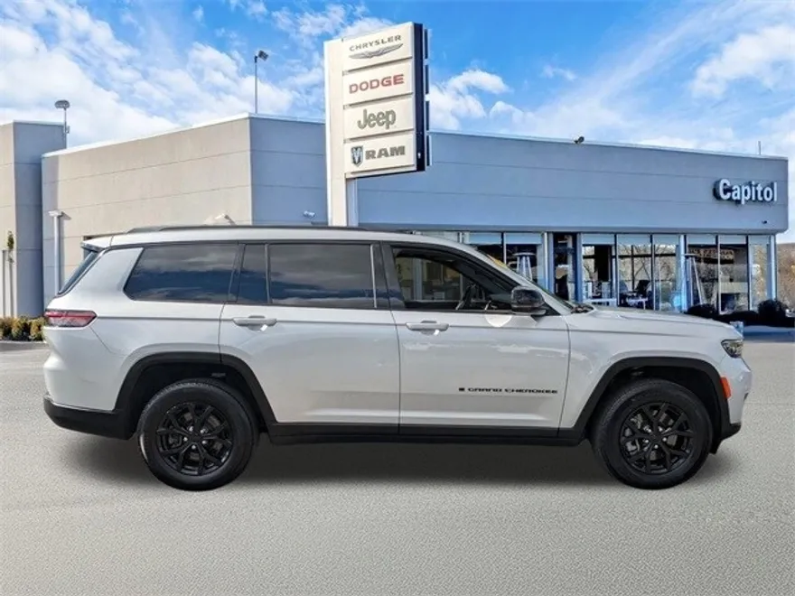 2024 Jeep Grand Cherokee Altitude photo 1