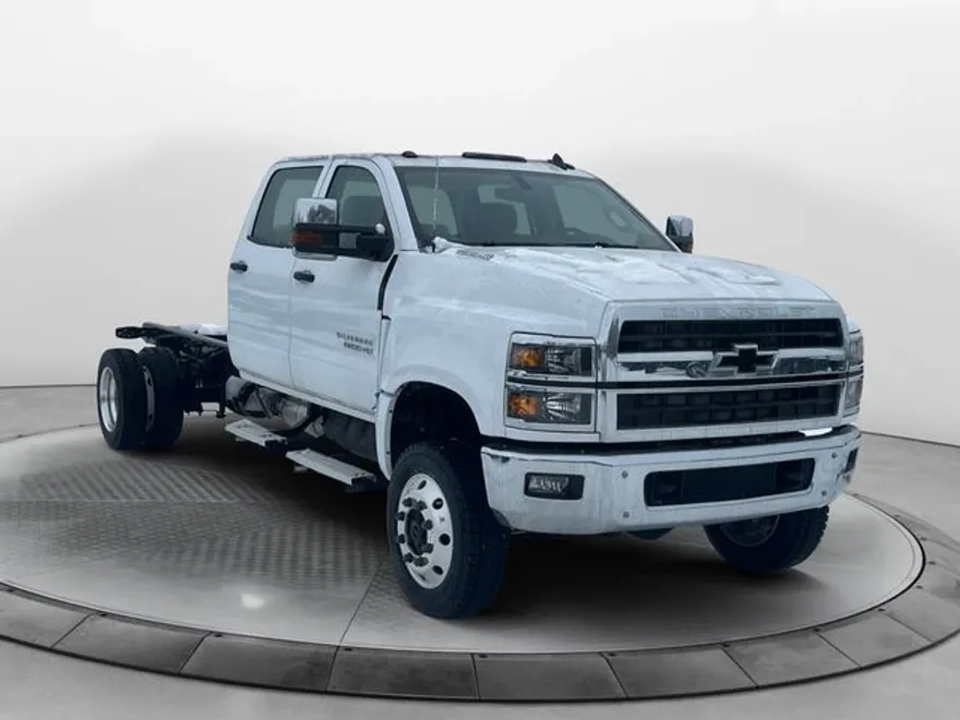 2024 Chevrolet Silverado 5500HD LT photo 1