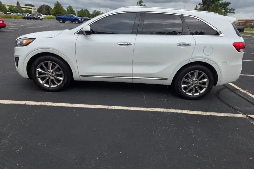 2016 Kia Sorento SX Limited V6 photo 1