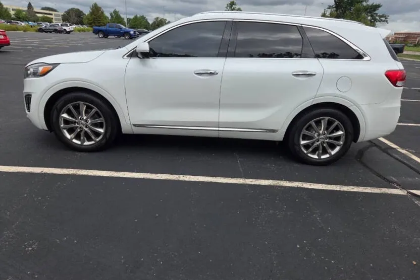 2016 Kia Sorento SX Limited V6 photo 1