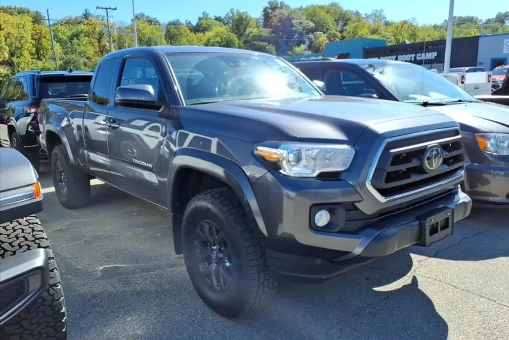 2022 Toyota Tacoma SR5 photo 1