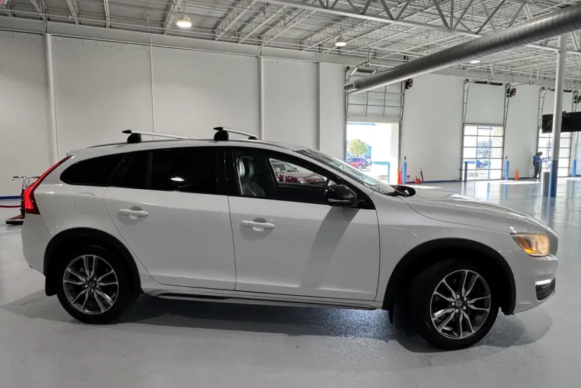 2018 Volvo V60 Cross Country T5 AWD photo 1