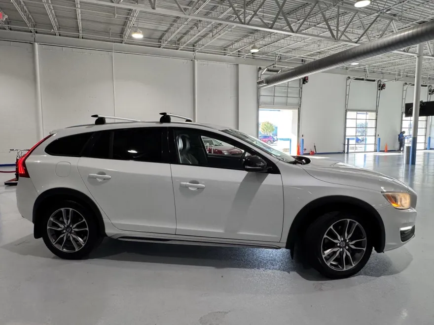2018 Volvo V60 Cross Country T5 AWD photo 1
