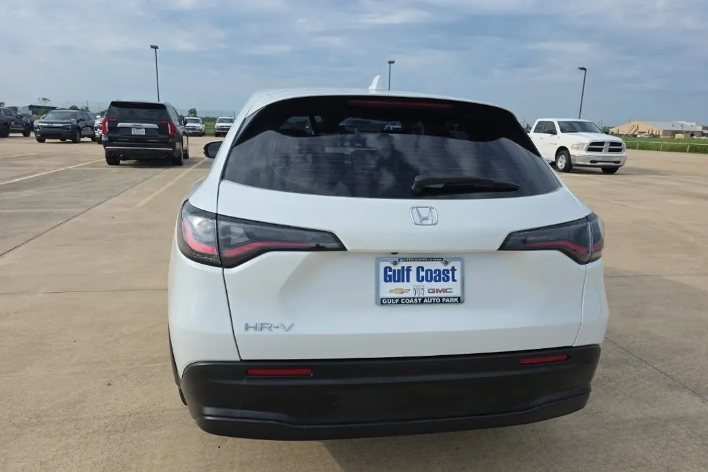 2023 Honda HR-V LX photo 1