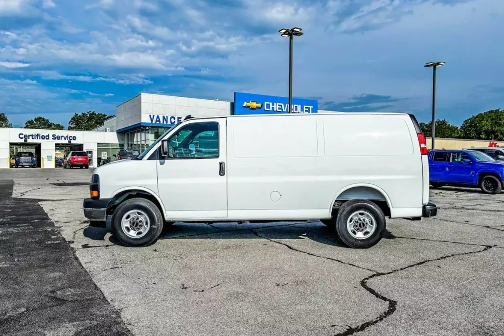 2025 Gmc Savana Cargo 2500 photo 1