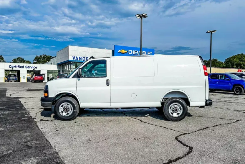 2025 Gmc Savana Cargo 2500 photo 1
