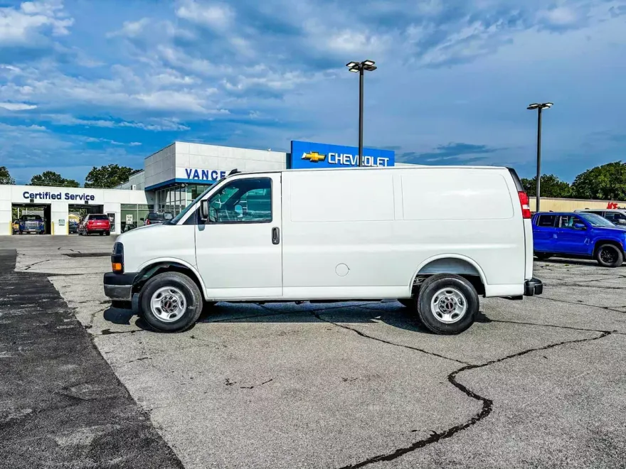 2025 Gmc Savana Cargo 2500 photo 1