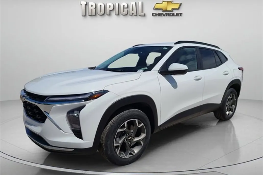 2024 Chevrolet Trax LT photo 1