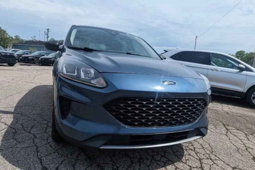 2020 Ford Escape S photo 1