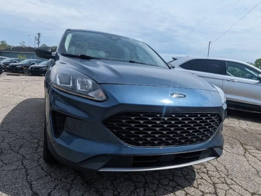 2020 Ford Escape S photo 1