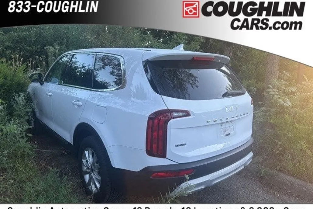 2022 Kia Telluride LX photo 1