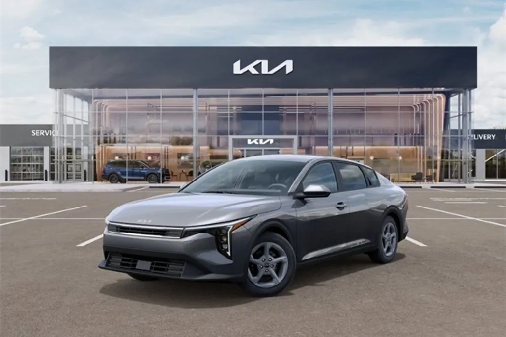 2025 Kia K4 LXS photo 1